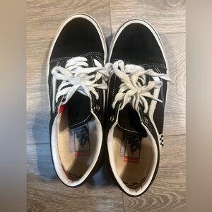 Vans Popcush 
Women’s 9.5 
Gently worn
 pregnant my shoes stopped fitting 😭